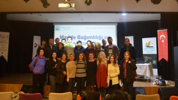 Beyoğlu Kaymakamlığı´nın İSTKA a desteğiyle yürütmüş olduğu  Beyoğlu nda Ailem İle El Ele Bağımsız Geleceğe projesi kapsamında ,  28 - 30  Aralık tarihleri arasında Beyoğlu Gençlik Merkezinde seminer programı gerçekleştirildi.