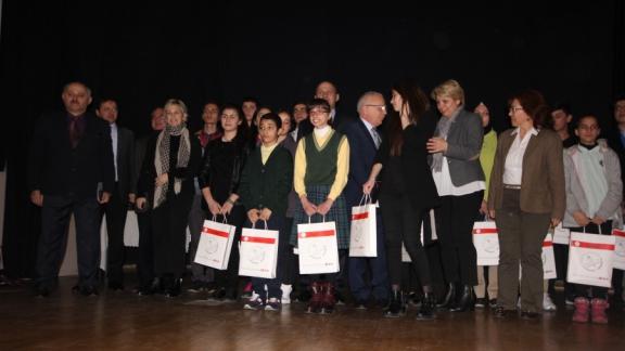  18 Mart Şehitleri Anma Günü ve Çanakkale Deniz Zaferinin 101. yıl dönümü dolayısıyla Dilnihat Anadolu Lisesi konferans salonunda anma töreni  gerçekleştirildi.