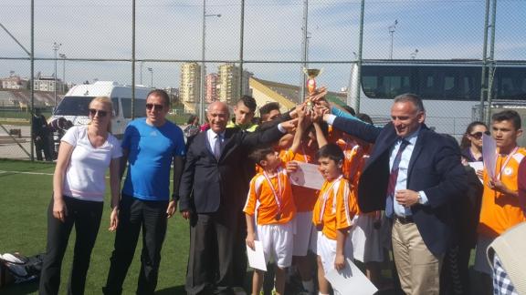 İlçemiz Halıcıoğlu İşitme Engelliler Ortaokulu İşitme Engelliler Okul Sporları Türkiye Şampiyonasında futbol kategorisinde dereceye girmiştir.