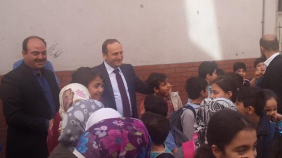 İlçe Milli Eğitim Müdürümüz Sayın Cemil SARICI, Suriyeli öğrencilere yönelik ilçemizde kurulan geçici eğitim merkezimizi ziyaret etti.
