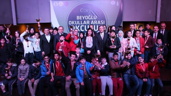 Beyoğlu Okullar Arası Okçuluk Turnuvası ödül töreni Okçular Tekkesi´nde gerçekleşti.