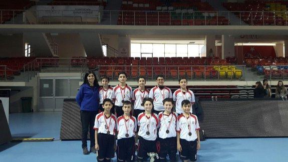 Küçük erkekler voleybol takımı müsabakalarında Hasköy Ortaokulumuz İstanbul 4.cüsü olmuştur.