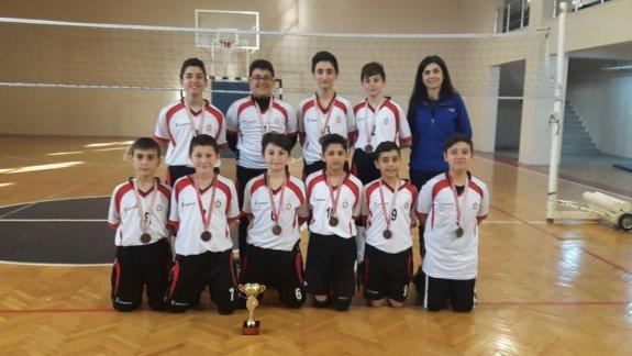 Okul sporları müsabakalarında ilçemiz Hasköy Ortaokulu küçük erkek voleybol takımı İstanbul 4. sü olmuştur.