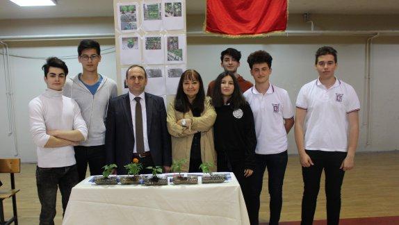 Bilim ve Teknoloji haftası etkinlikleri kapsamında düzenlenen Bilim Şenliği sergisi Dilnihat Özyeğin Anadolu Lisesi spor salonunda açıldı.