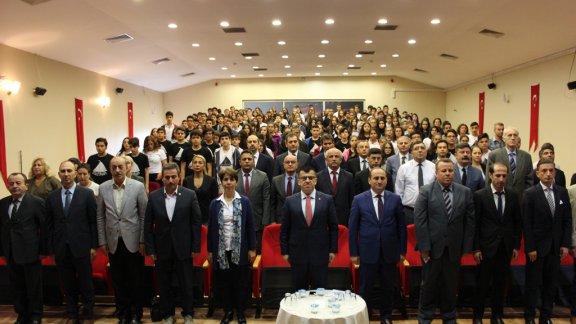 15 Temmuz Demokrasi ve Milli Birlik Günü programı Dilnihat Özyeğin Anadolu Lisesi konferans salonunda gerçekleştirildi.