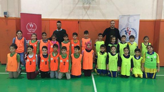 2017-2018 Eğitim-Öğretim yılı Okul sporları İlçe Şenlikleri kapsamında 25/12/2017- 12/01/2018 tarihleri arasında yapılacak olan Mendil Kapmaca ve Yakan Top müsabakaları başladı.