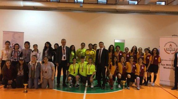 Genç Kızlar Futsal Turnuvası 7-11 Mayıs tarihleri arasında Beyoğlu Doğa Koleji Spor Salonunda yapıldı.
