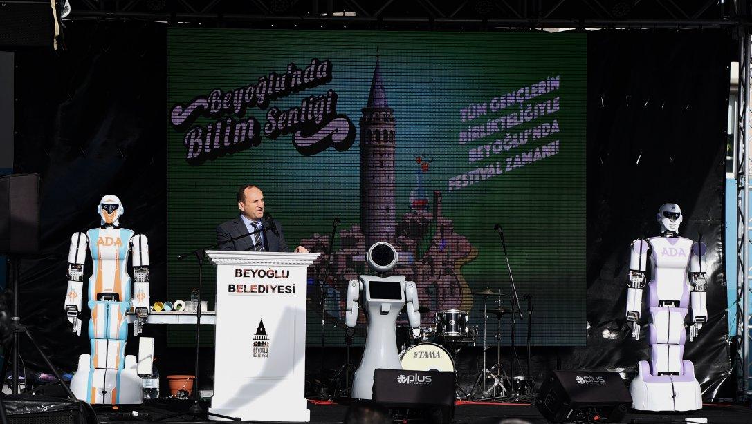 Beyoğlu Bilim Şenliği Büyük Bir Coşkuyla Taksim Meydanı´nda Başladı