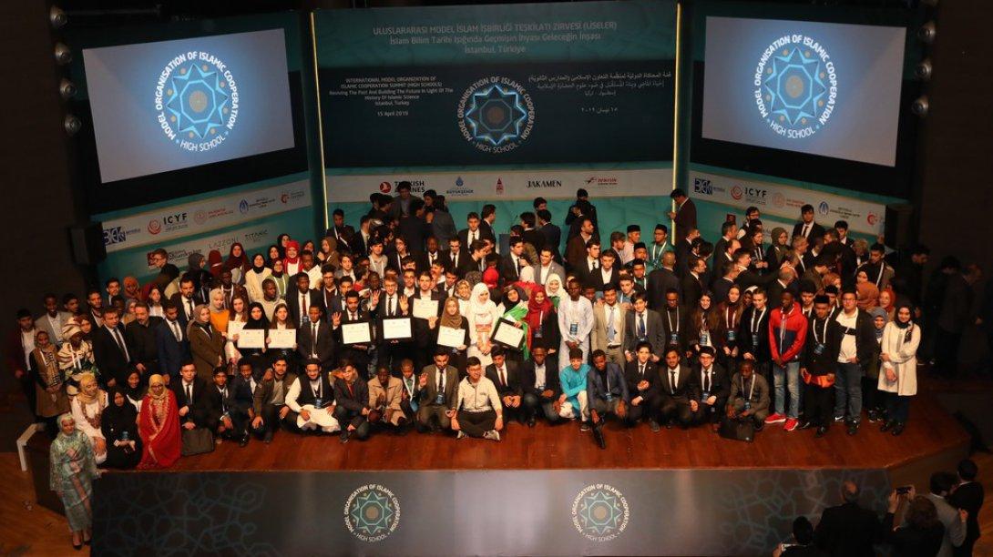 MODEL OIC 2019 (Model İslam İşbirliği Teşkilatı Zirvesi ) Kapanış Programı Haliç Kongre Merkezinde yapıldı.