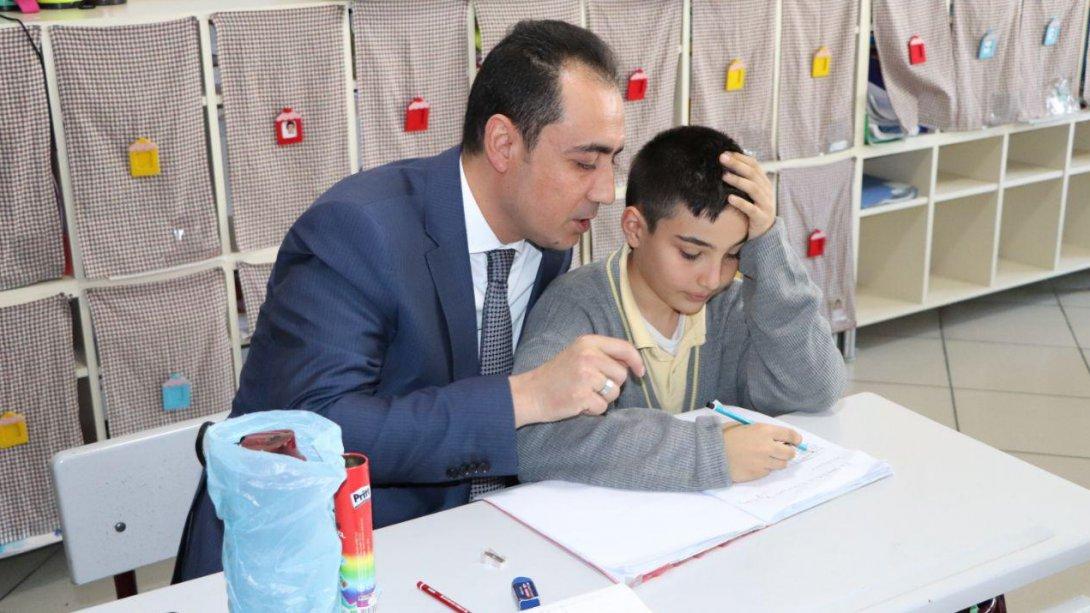 Beyoğlu Kaymakamımız Mustafa Demirelli ve İlçe Müdürümüz Hüseyin Bağcı Okullarımızı Ziyaret Etti