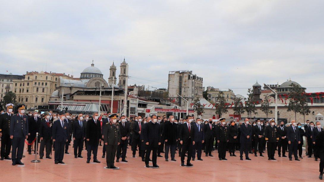 Taksim Cumhuriyet Anıtı'nda 10 Kasım Töreni