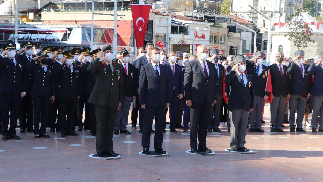 19 Eylül Gaziler Günü Töreni Taksim Cumhuriyet Anıtında Gerçekleşti