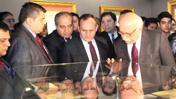Millî Eğitim Bakanımız Sayın Nabi Avcı, Beyoğlu Tophane-i Amirede Açılan Kelâmdan Kaleme Büyük Buluşma Sergisini Gezdi.