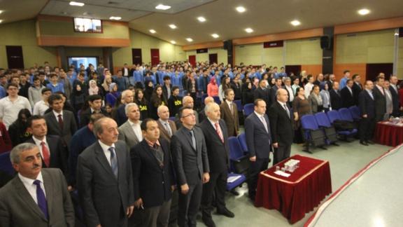 12 Mart İstiklal Marşı´nın Kabulü ve Mehmet Akif ERSOY´u anma programı, Beyoğlu Anadolu İmam Hatip Lisesi konferans salonunda gerçekleşti.