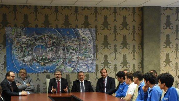 İstanbul İl Milli Eğitim Müdürümüz Sayın Ömer Faruk YELKENCİ, ilçemiz Beyoğlu Anadolu İmam Hatip Lisesini ziyaret etti.