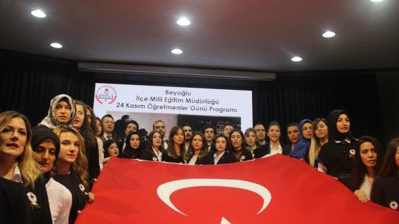 Öğretmenler Günü İlçe Törenimiz Beyoğlu Gençlik Merkezinde yapıldı.