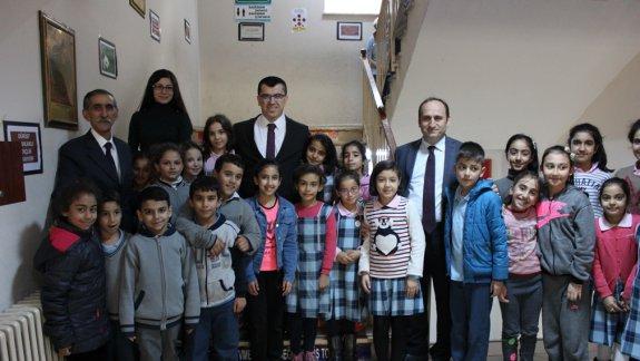 Beyoğlu Kaymakamımız Sayın Savaş ÜNLÜ, Şehit Öğretmen Neşe Alten İlkokulumuzu ziyaret etti.