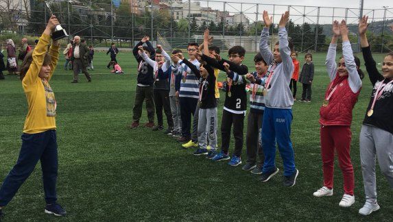 2017-2018 Eğitim-Öğretim yılında ilkokullarımızda düzenlenen Fiziksel Etkinlik Müsabakaları  17-18 Nisan 2018 tarihlerinde Beyoğlu Sütlüce Spor Tesislerinde yapıldı.