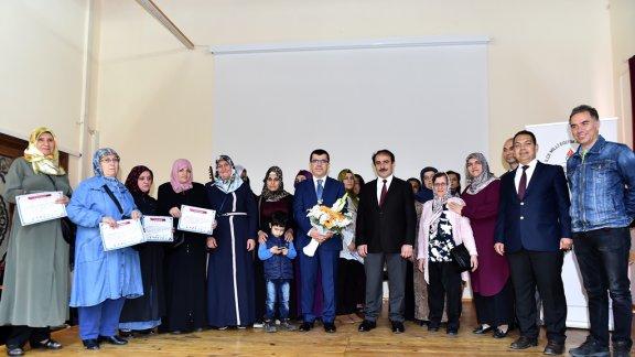 Beyoğlu Halk Eğitim Merkezi, Cihangir Halk Eğitim Merkezi ve Refia Övünç Olgunlaşma Enstitüsünce ortaklaşa düzenlenen sene sonu sergisi ve okuma yazma seferberliği belge töreni yapıldı.