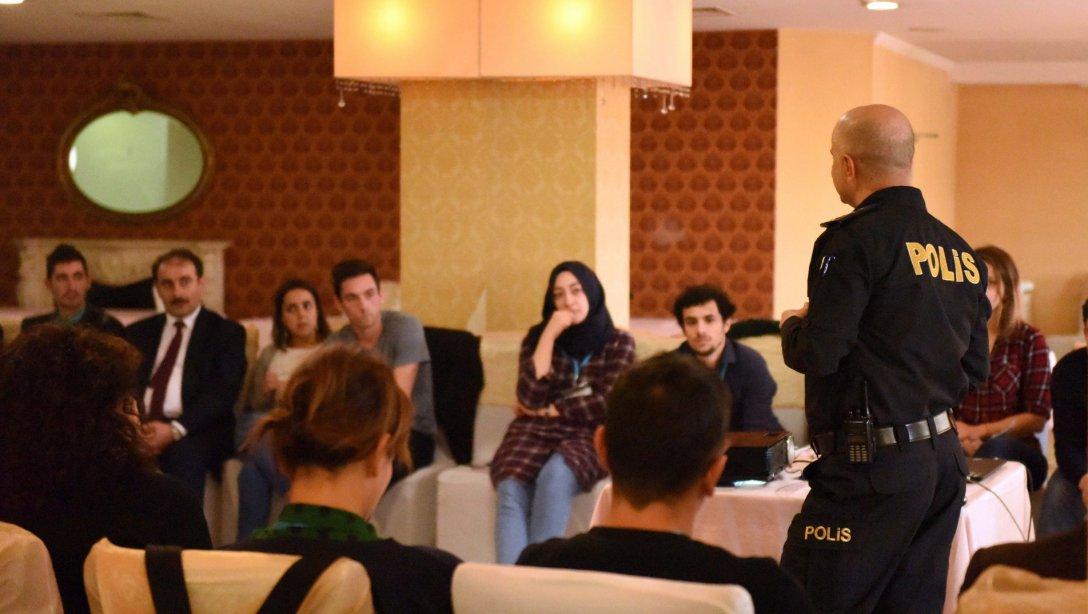 Erasmus+ Projemiz Kapsamında Beyoğlu İlçe Emniyet Müdürü İsmail Kılıç Proje Katılımcısı Gençlerle Bir Araya Geldi