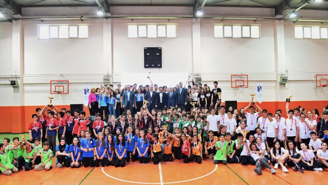 Sportif Etkinlikler, Geleneksel Çocuk Oyunları ve İFET Ödül Törenleri Orbay Ortaokulu Spor Salonunda Gerçekleştirildi