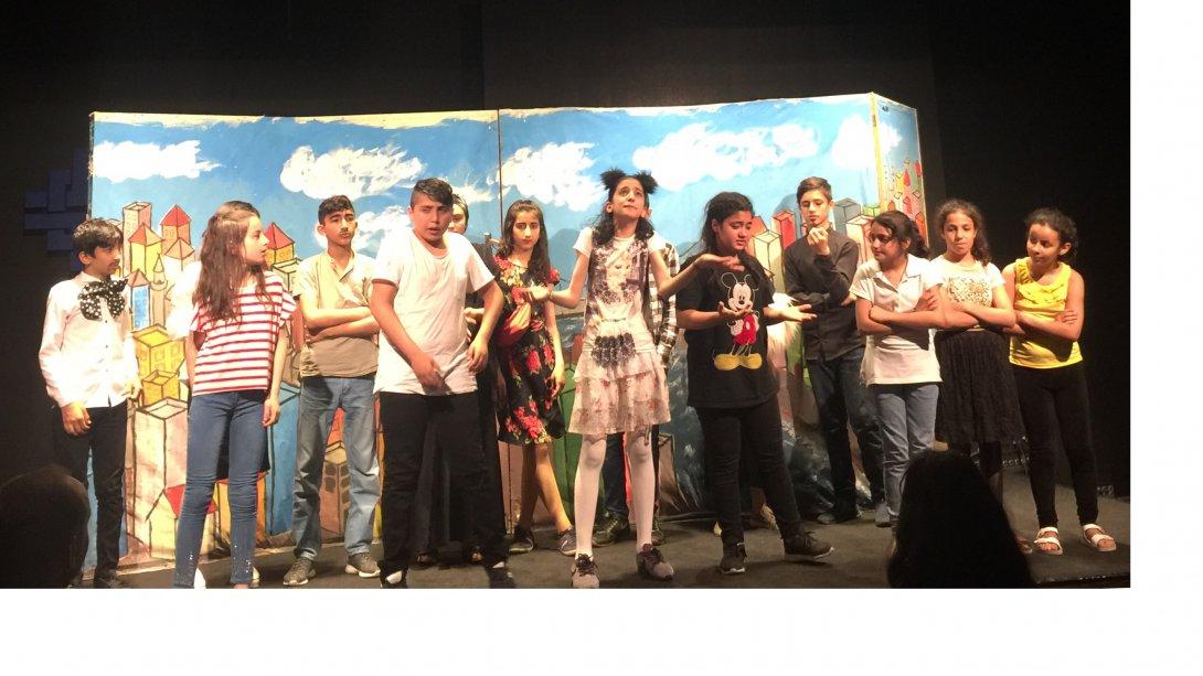 Taksim Ortaokulu Öğrencilerimizin Tiyatro Gösterisi