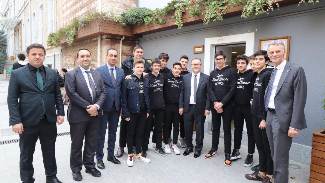 Müdürümüz Hüseyin Bağcı ve Beyoğlu Kaymakamı Mustafa Demirelli Okullarımızı Ziyaret Ettiler