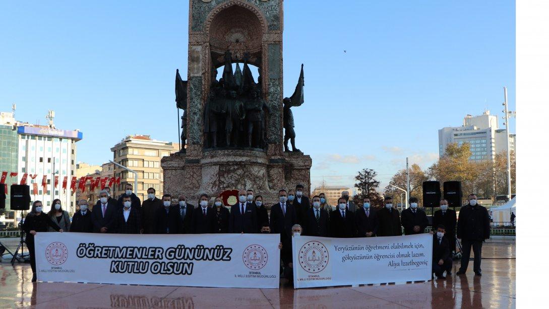 Taksim Cumhuriyet Anıtı'nda 