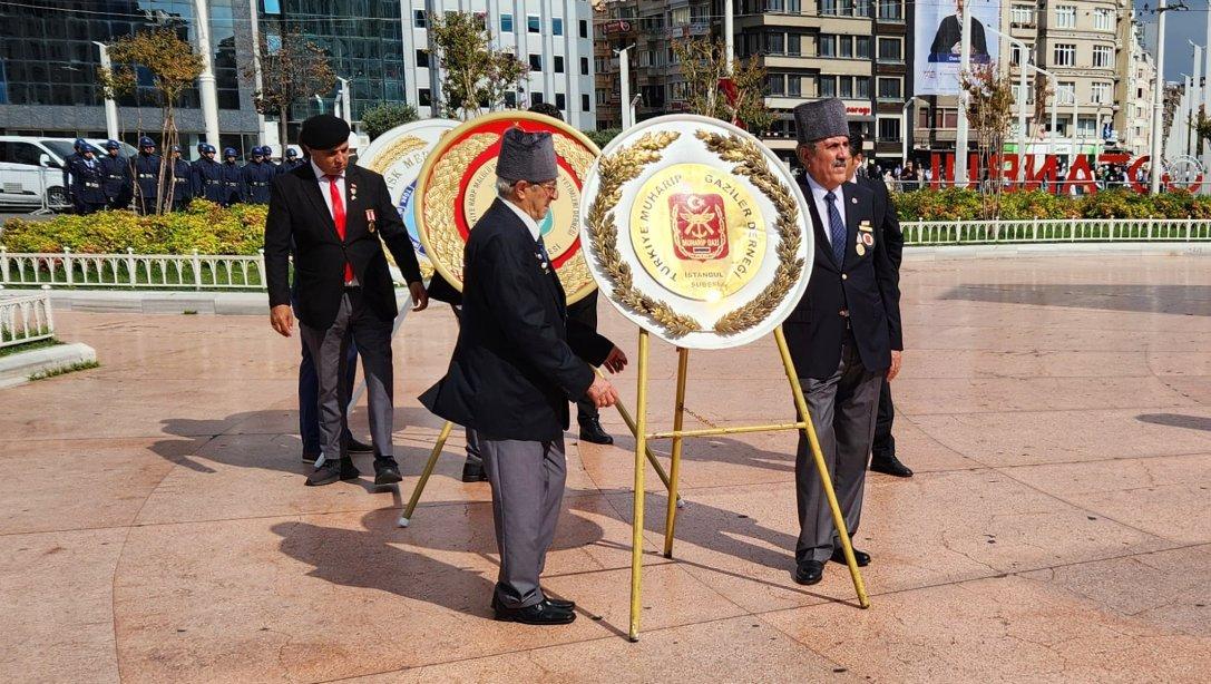 19 Eylül Gaziler günü çelenk sunma programı Taksim Meydanında gerçekleştirildi