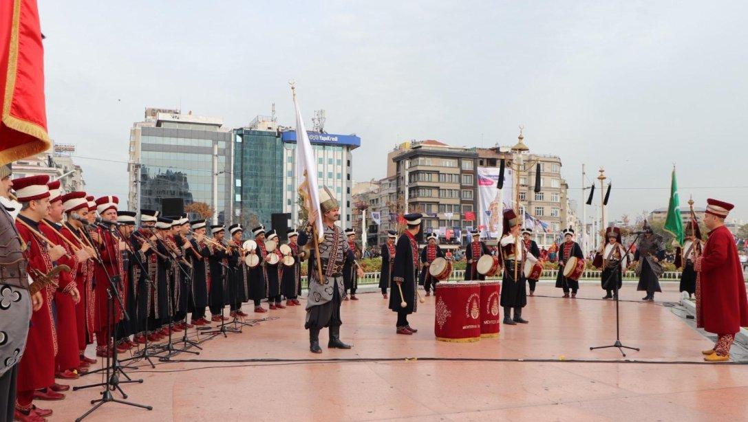 İstanbul'un düşman işgalinden kurtuluşunun 101. yıl dönümü kapsamında Taksim Cumhuriyet Anıtı'nda Çelenk Sunma ve Güner Akın Anadolu İmam Hatip Lisesinde kutlama programı gerçekleştirildi.