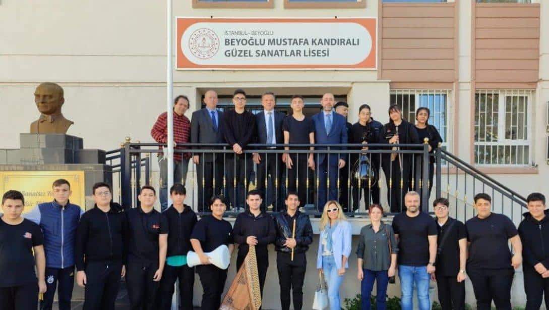 İlçe Milli Eğitim Müdürümüz Cevat Dervişoğlu, Mustafa Kandıralı Güzel Sanatlar Lisesini ziyaret ederek öğrenci ve öğretmenlerimiz ile bir araya geldi.