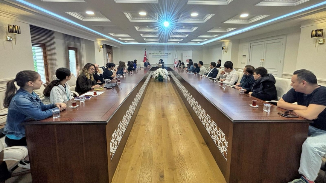 İlçe Öğrenci Meclisi Haziran ayı toplantısı ilçe öğrenci meclis başkanı Emel Kuzu başkanlığında; Kaymakamımız Sn. A.Atakan Atasoy, Şube müdürümüz ve meclis üyelerimizin katılımıyla gerçekleştirildi.