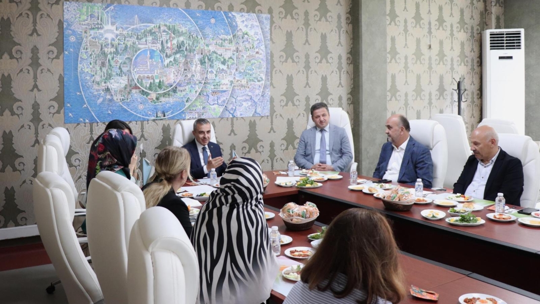 Eğitime Destek Platformu toplantısı, Kaymakamımız Sn. A.Atakan Atasoy ve İlçe Milli Eğitim Müdürümüz Cevat Dervişoğlu'nun katılımıyla gerçekleştirildi.