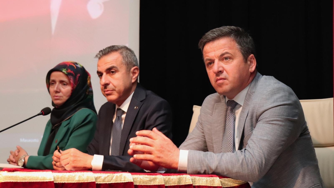 Kaymakamımız Sn. A.Atakan Atasoy ve İlçe Milli Eğitim Müdürümüz Cevat Dervişoğlu'nun katılımıyla yıl sonu Okul Aile Birliği Başkanları toplantısı gerçekleştirildi.