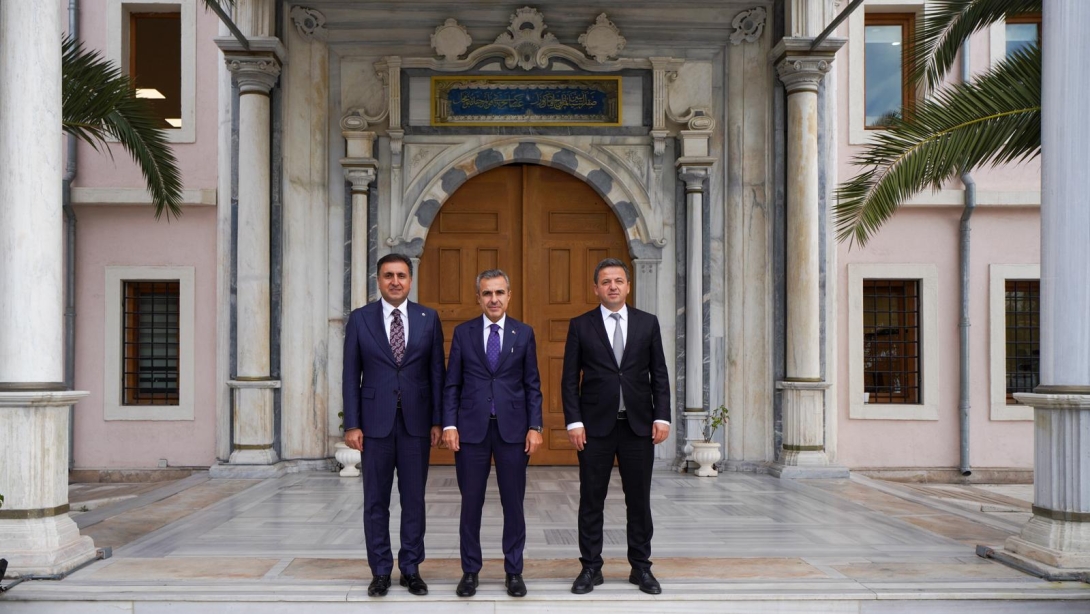 İstanbul İl Millî Eğitim Müdürümüz Sn. Murat Mücahit YENTÜR, İlçe Millî Eğitim Müdürümüz Cevat Dervişoğlu ile birlikte  Kaymakamımız Sn. Abdullah Atakan Atasoy'u makamında ziyaret etti.